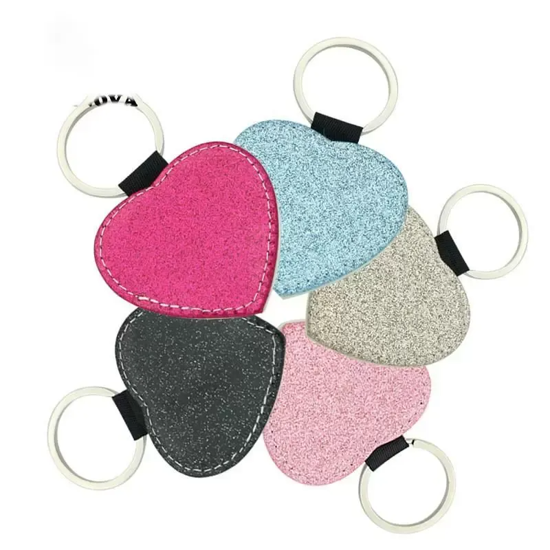 Sleutelhanger hartvorm lederlook met glitters